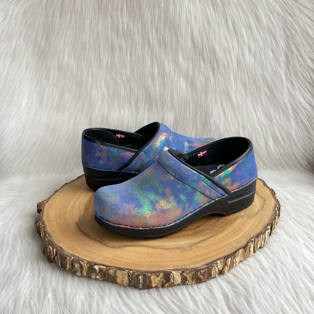LIKE NEW Sanita Pixie leather clogs